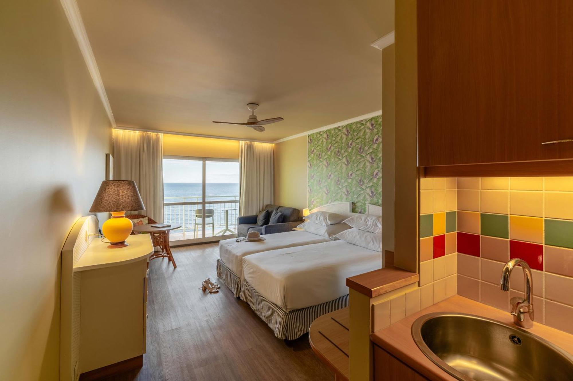 Monolocale Premium con Vista Mare (2 Adulti + 1 Bambino)
